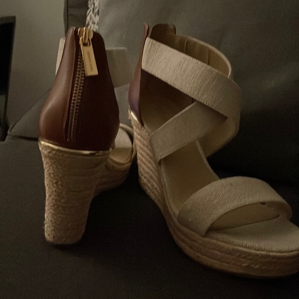 Wedge heel shoes